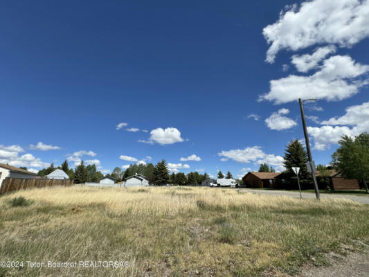 395 S LINCOLN AVE, PINEDALE, WY 82941 - Image 1