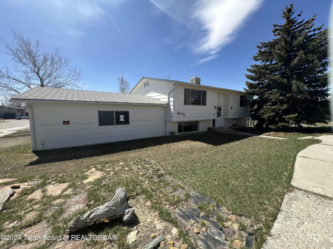 512 CENTRAL ST, ROCK SPRINGS, WY 82901, photo 1 of 21